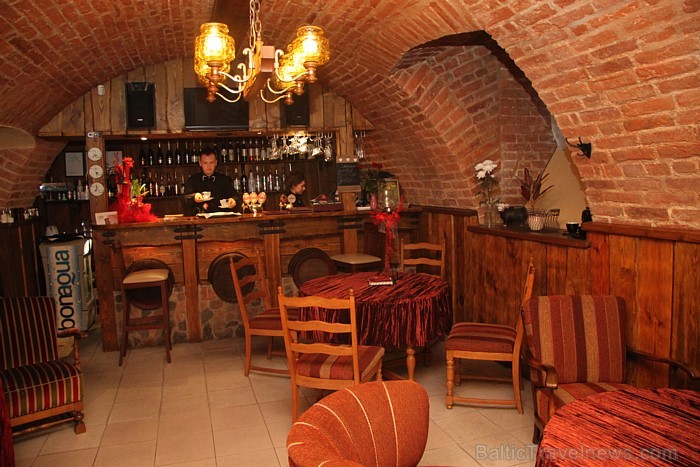 Pilsmuižas krodziņs - tā ir lieliska vieta Limbažos, kur nobaudīt gardu maltīti un pavadīt laiku patīkamā atmosfērā. Foto sponsors: www.visitlimbazi.l Pilsmuižas krodziņs - tā ir lieliska vieta Limbažos, kur nobaudīt gardu maltīti un pavadīt laiku patīkamā atmosfērā. Foto sponsors: www.visitlimbazi.l 85630