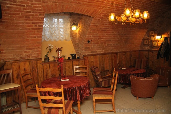 Pilsmuižas krodziņs - tā ir lieliska vieta Limbažos, kur nobaudīt gardu maltīti un pavadīt laiku patīkamā atmosfērā. Foto sponsors: www.visitlimbazi.l Pilsmuižas krodziņs - tā ir lieliska vieta Limbažos, kur nobaudīt gardu maltīti un pavadīt laiku patīkamā atmosfērā. Foto sponsors: www.visitlimbazi.l 85631
