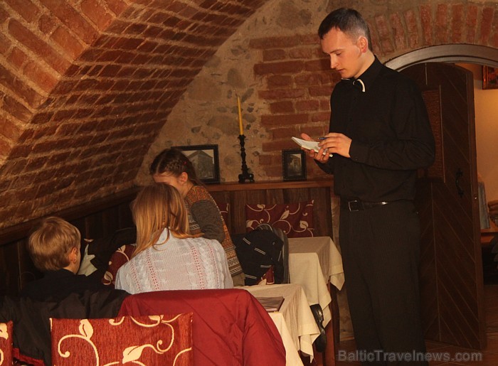 Pilsmuižas krodziņs - tā ir lieliska vieta Limbažos, kur nobaudīt gardu maltīti un pavadīt laiku patīkamā atmosfērā. Foto sponsors: www.visitlimbazi.l Pilsmuižas krodziņs - tā ir lieliska vieta Limbažos, kur nobaudīt gardu maltīti un pavadīt laiku patīkamā atmosfērā. Foto sponsors: www.visitlimbazi.l 85645