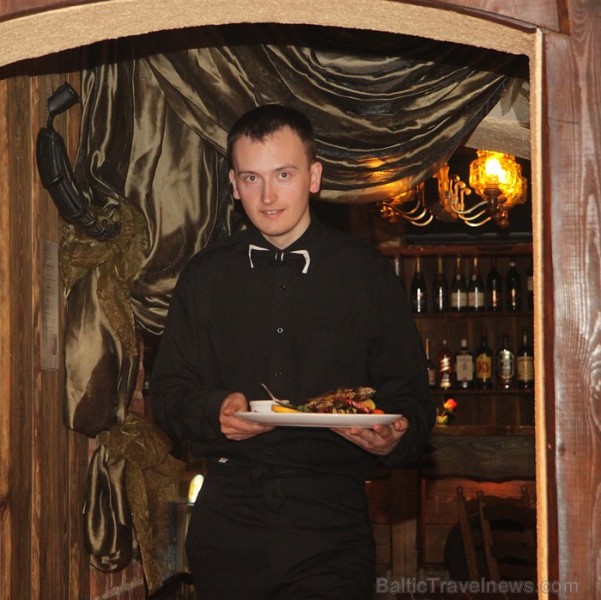 Pilsmuižas krodziņs - tā ir lieliska vieta Limbažos, kur nobaudīt gardu maltīti un pavadīt laiku patīkamā atmosfērā. Foto sponsors: www.visitlimbazi.l Pilsmuižas krodziņs - tā ir lieliska vieta Limbažos, kur nobaudīt gardu maltīti un pavadīt laiku patīkamā atmosfērā. Foto sponsors: www.visitlimbazi.l 85646
