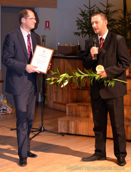 «Dižā Kurzemes pasākuma 2012» godu izpelnījās «Koka kuģu festivāls Mērsragā» Foto: Līva Dāvidsone «Dižā Kurzemes pasākuma 2012» godu izpelnījās «Koka kuģu festivāls Mērsragā» Foto: Līva Dāvidsone 85834