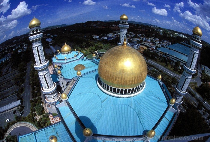 Bruneja ir sultanāts Āzijas dienvidos Borneo salas ziemeļrietumu daļā un šīs valsts galvaspilsēta ir Bandarseribegavana. Foto: www.bruneitourism.trave Bruneja ir sultanāts Āzijas dienvidos Borneo salas ziemeļrietumu daļā un šīs valsts galvaspilsēta ir Bandarseribegavana. Foto: www.bruneitourism.trave 85944