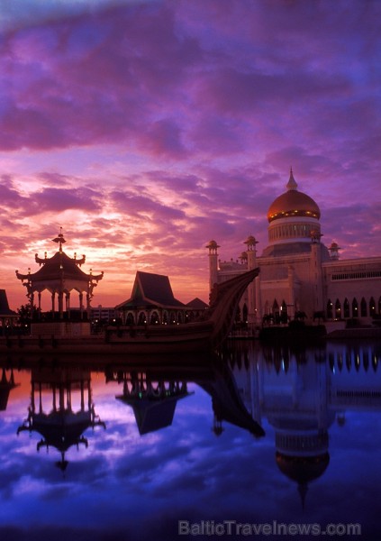 Bruneja ir sultanāts Āzijas dienvidos Borneo salas ziemeļrietumu daļā un šīs valsts galvaspilsēta ir Bandarseribegavana. Foto: www.bruneitourism.trave Bruneja ir sultanāts Āzijas dienvidos Borneo salas ziemeļrietumu daļā un šīs valsts galvaspilsēta ir Bandarseribegavana. Foto: www.bruneitourism.trave 85952