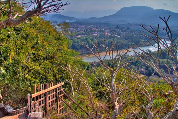Laosa ir mazattīstīta daudznacionāla valsts Āzijas dienvidaustrumos - Indoķīnas pussalā bez pieejas jūrai. Foto: www.visitlaos.org Laosa ir mazattīstīta daudznacionāla valsts Āzijas dienvidaustrumos - Indoķīnas pussalā bez pieejas jūrai. Foto: www.visitlaos.org 86180