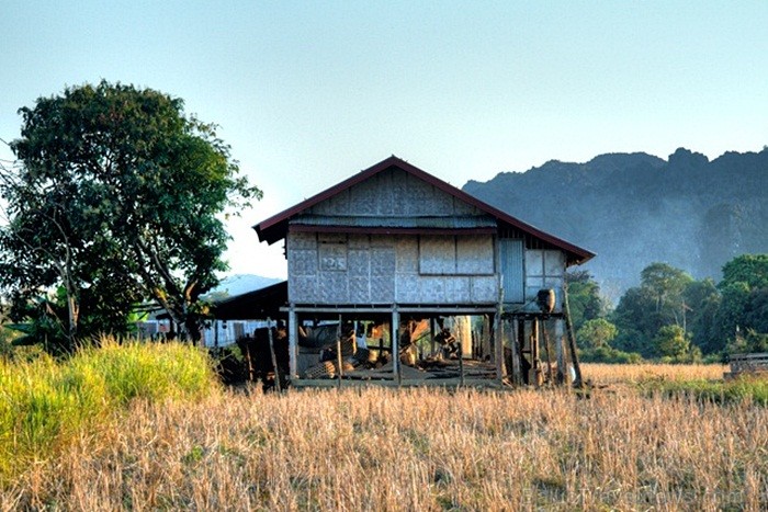 Laosa ir mazattīstīta daudznacionāla valsts Āzijas dienvidaustrumos - Indoķīnas pussalā bez pieejas jūrai. Foto: www.visitlaos.org Laosa ir mazattīstīta daudznacionāla valsts Āzijas dienvidaustrumos - Indoķīnas pussalā bez pieejas jūrai. Foto: www.visitlaos.org 86183