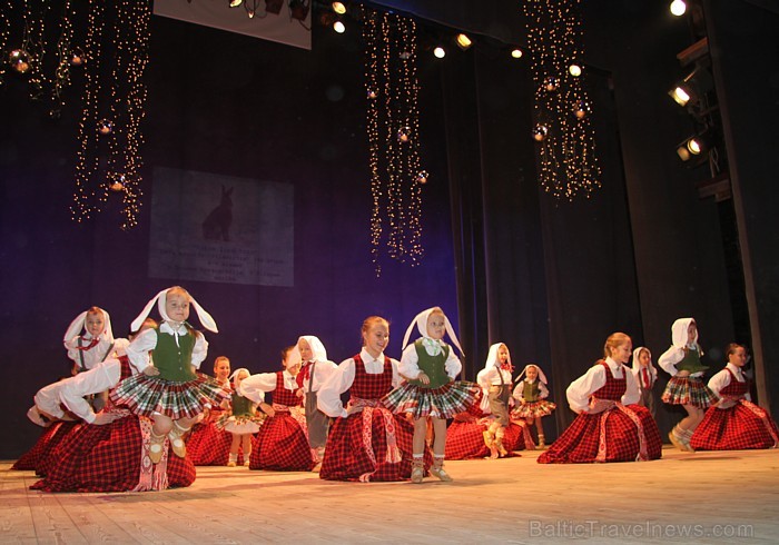 Koncerts «Sagaidot Ziemassvētkus» Ogrē kopā ar deju studiju Pīlādzītis un TDA Ogre - 16.12.2012 - vairāk informācijas par Ogri - www.LatvijasCentrs.lv Koncerts «Sagaidot Ziemassvētkus» Ogrē kopā ar deju studiju Pīlādzītis un TDA Ogre - 16.12.2012 - vairāk informācijas par Ogri - www.LatvijasCentrs.lv 86402