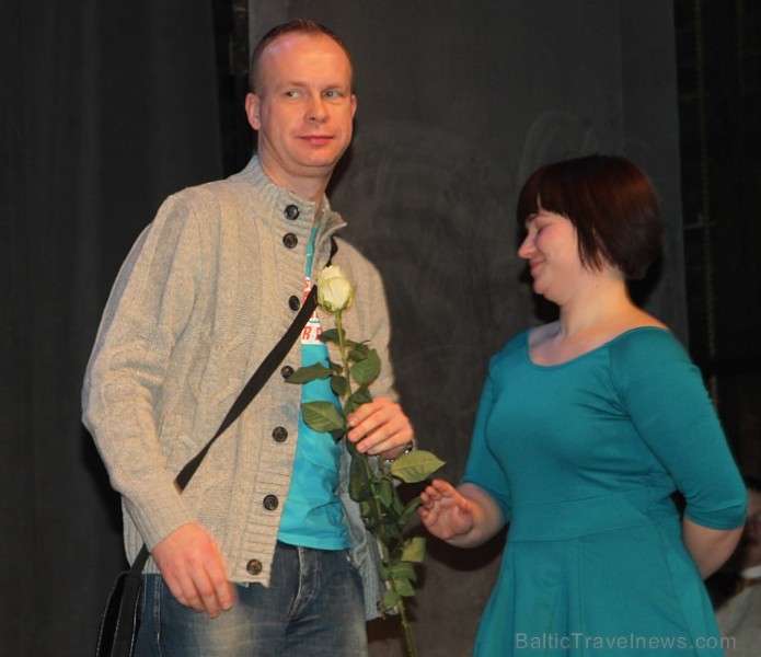 Koncerts «Sagaidot Ziemassvētkus» Ogrē kopā ar deju studiju Pīlādzītis un TDA Ogre - 16.12.2012 - vairāk informācijas par Ogri - www.LatvijasCentrs.lv Koncerts «Sagaidot Ziemassvētkus» Ogrē kopā ar deju studiju Pīlādzītis un TDA Ogre - 16.12.2012 - vairāk informācijas par Ogri - www.LatvijasCentrs.lv 86403