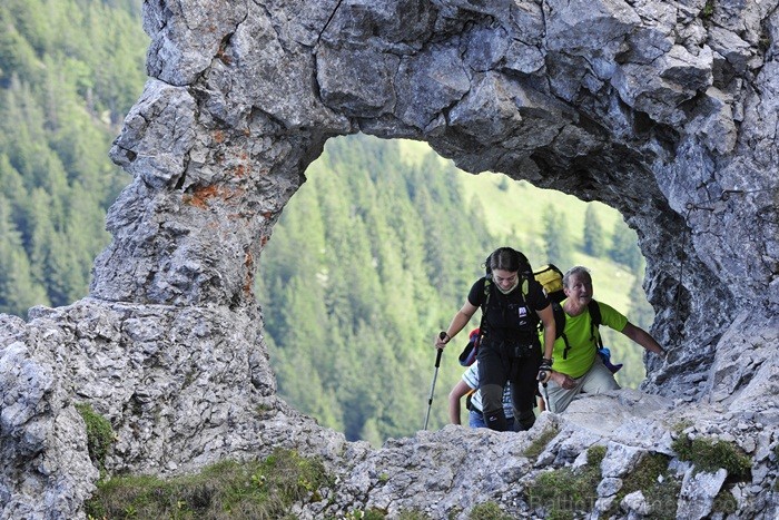 Lihtenšteina ir mazākā, bet bagātākā vāciski runājošā valsts pasaulē un vienīgā Alpu valsts, kuras teritorija pilnībā atrodas Alpos. Foto: Liechtenste Lihtenšteina ir mazākā, bet bagātākā vāciski runājošā valsts pasaulē un vienīgā Alpu valsts, kuras teritorija pilnībā atrodas Alpos. Foto: Liechtenste 86524