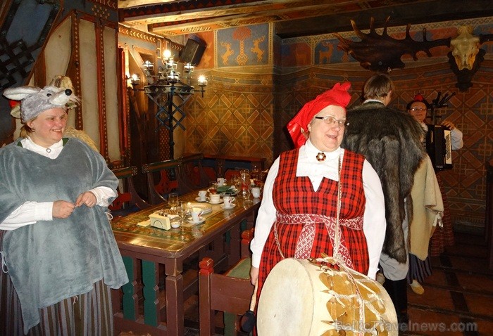 2012. gada 18. decembrī restorānā «Pie Kristapa Kunga» viduslaiku noskaņā tika svinētas Kristapa dienas. Foto: www.piekristapa.lv 2012. gada 18. decembrī restorānā «Pie Kristapa Kunga» viduslaiku noskaņā tika svinētas Kristapa dienas. Foto: www.piekristapa.lv 86557