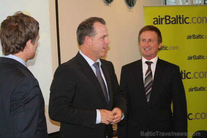 20.12.2012. airBaltic parakstīja līgumu par līdz 20 CSeries lidmašīnu iegādi, flote tiks papildināta ar Bombardier CS300 lidmašīnām. 20.12.2012. airBaltic parakstīja līgumu par līdz 20 CSeries lidmašīnu iegādi, flote tiks papildināta ar Bombardier CS300 lidmašīnām. 86574