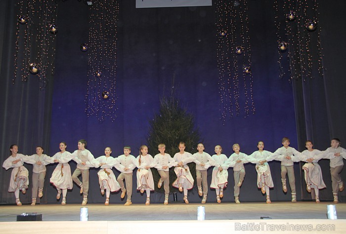 Ziemassvētku koncerts 22.12.2012 kopā ar Svilpastēm Ogres Kultūras centrā - www.latvijascentrs.lv Ziemassvētku koncerts 22.12.2012 kopā ar Svilpastēm Ogres Kultūras centrā - www.latvijascentrs.lv 86678