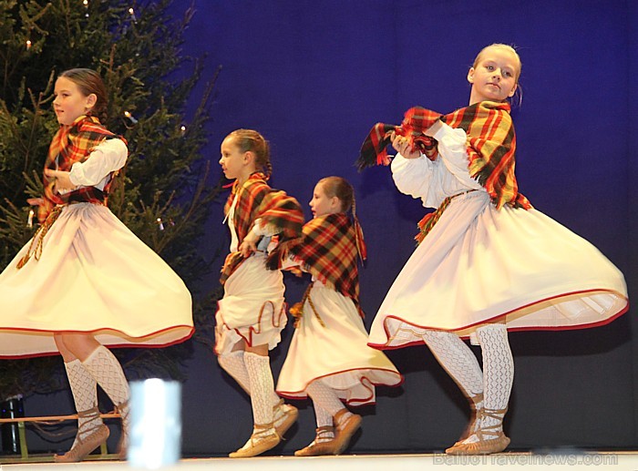 Ziemassvētku koncerts 22.12.2012 kopā ar Svilpastēm Ogres Kultūras centrā - www.latvijascentrs.lv Ziemassvētku koncerts 22.12.2012 kopā ar Svilpastēm Ogres Kultūras centrā - www.latvijascentrs.lv 86685