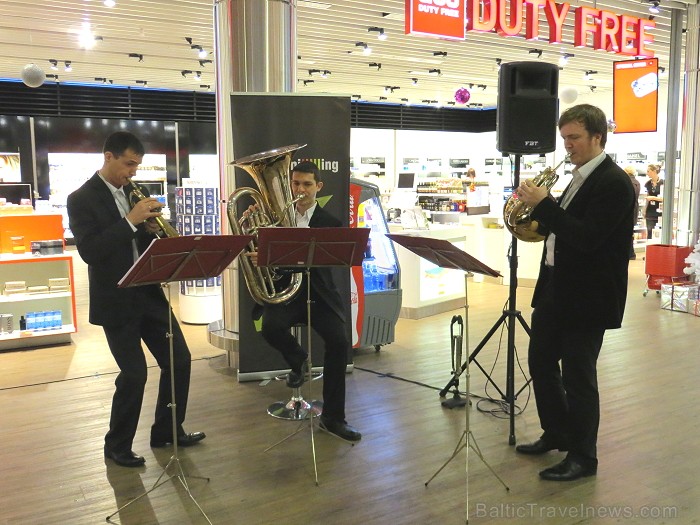 20.12.2012 Starptautiskajā lidostā Rīga 11 111. pircējs ar BalticMiles karti saņēma 11 111 bonusa punktus no ATU Duty Free 20.12.2012 Starptautiskajā lidostā Rīga 11 111. pircējs ar BalticMiles karti saņēma 11 111 bonusa punktus no ATU Duty Free 86742