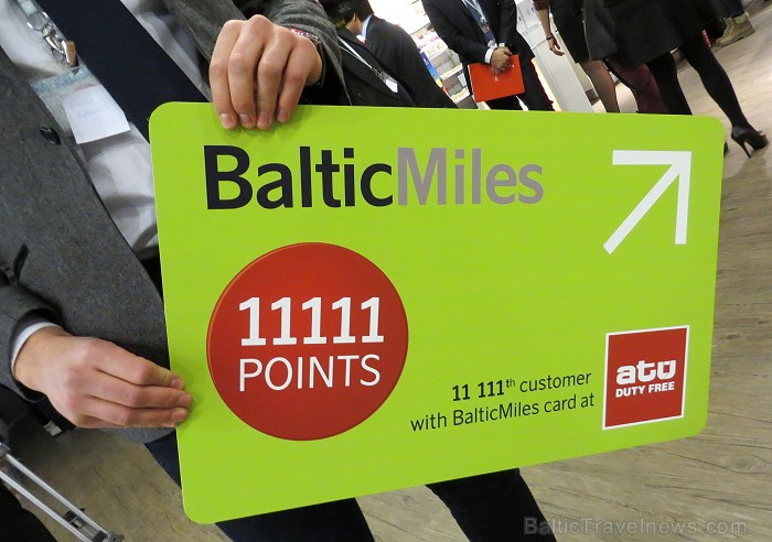 20.12.2012 Starptautiskajā lidostā Rīga 11 111. pircējs ar BalticMiles karti saņēma 11 111 bonusa punktus no ATU Duty Free 20.12.2012 Starptautiskajā lidostā Rīga 11 111. pircējs ar BalticMiles karti saņēma 11 111 bonusa punktus no ATU Duty Free 86743