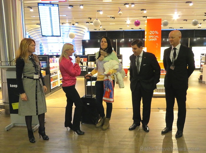 20.12.2012 Starptautiskajā lidostā Rīga 11 111. pircējs ar BalticMiles karti saņēma 11 111 bonusa punktus no ATU Duty Free 20.12.2012 Starptautiskajā lidostā Rīga 11 111. pircējs ar BalticMiles karti saņēma 11 111 bonusa punktus no ATU Duty Free 86744