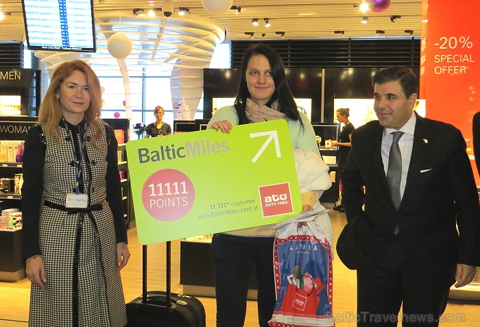 20.12.2012 Starptautiskajā lidostā Rīga 11 111. pircējs ar BalticMiles karti saņēma 11 111 bonusa punktus no ATU Duty Free 20.12.2012 Starptautiskajā lidostā Rīga 11 111. pircējs ar BalticMiles karti saņēma 11 111 bonusa punktus no ATU Duty Free 86746