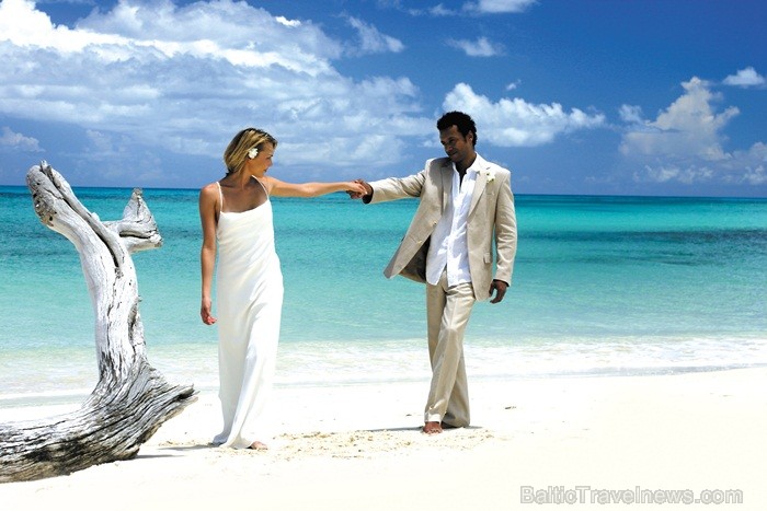 Antigva un Barbuda ir saulaina valsts Karību jūrā un valsts teritorijā ir trīs salas - Antigva, Barbuda un neapdzīvotā Redonda. Foto: Antigua & Barbud Antigva un Barbuda ir saulaina valsts Karību jūrā un valsts teritorijā ir trīs salas - Antigva, Barbuda un neapdzīvotā Redonda. Foto: Antigua & Barbud 86838