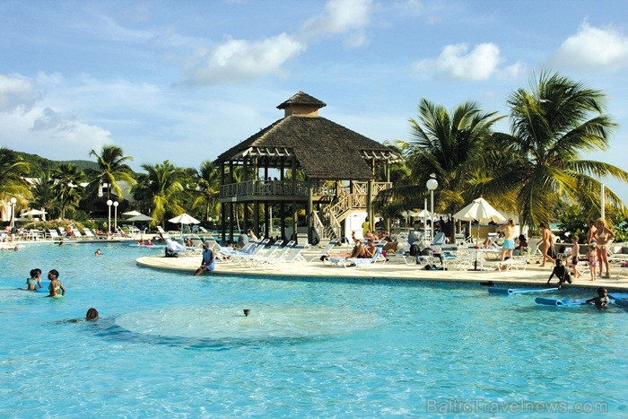 Antigva un Barbuda ir saulaina valsts Karību jūrā un valsts teritorijā ir trīs salas - Antigva, Barbuda un neapdzīvotā Redonda. Foto: Antigua & Barbud Antigva un Barbuda ir saulaina valsts Karību jūrā un valsts teritorijā ir trīs salas - Antigva, Barbuda un neapdzīvotā Redonda. Foto: Antigua & Barbud 86847