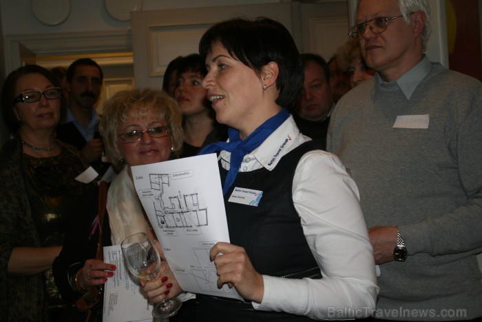 Baltic Travel Group valdes locekle Inese Avenīte informē par vakara programmu. www.baltic.travel Baltic Travel Group valdes locekle Inese Avenīte informē par vakara programmu. www.baltic.travel 86913