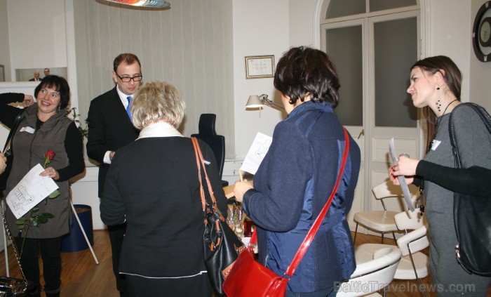 Ceļojumu aģentūra Baltic Travel Group 03.01.2013 viesmīlīgi uzņēma savus sadarbības partnerus un izrādīja biroja paplašinātās telpas. www.baltic.trave Ceļojumu aģentūra Baltic Travel Group 03.01.2013 viesmīlīgi uzņēma savus sadarbības partnerus un izrādīja biroja paplašinātās telpas. www.baltic.trave 86923