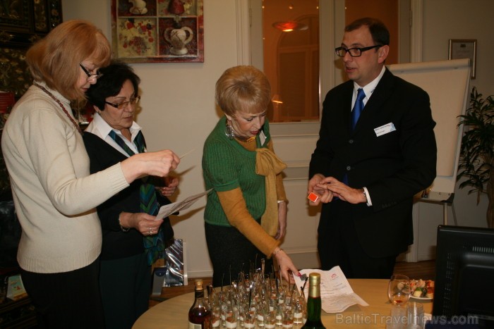 Ceļojumu aģentūra Baltic Travel Group 03.01.2013 viesmīlīgi uzņēma savus sadarbības partnerus un izrādīja biroja paplašinātās telpas. www.baltic.trave Ceļojumu aģentūra Baltic Travel Group 03.01.2013 viesmīlīgi uzņēma savus sadarbības partnerus un izrādīja biroja paplašinātās telpas. www.baltic.trave 86926