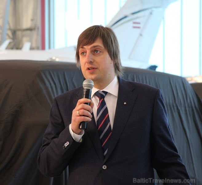 Inchcape BM Auto valdes loceklis Ivars Norvelis iepazīstina klātesošos ar jaunā Range Rover īpašībām Inchcape BM Auto valdes loceklis Ivars Norvelis iepazīstina klātesošos ar jaunā Range Rover īpašībām 87082