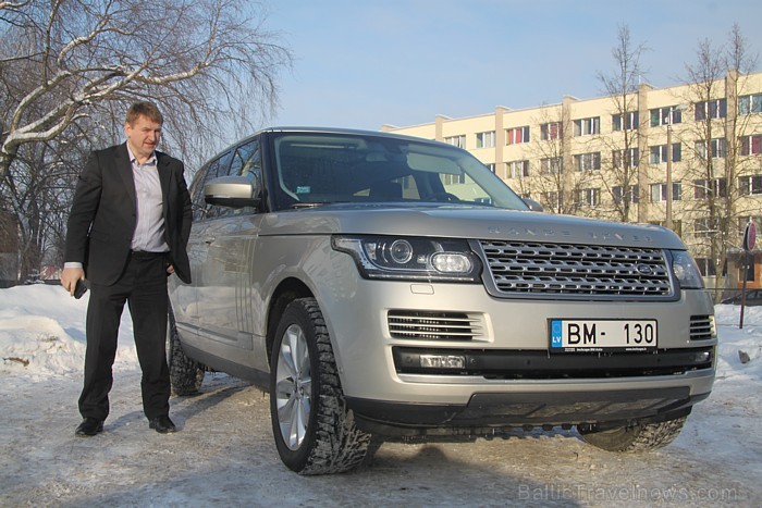 Oficiālais Land Rover pārstāvis Latvijā Inchcape BM Auto uz vienu dienu bija nodevis Travelnews.lv rīcībā jauno Range Rover SDV8 Vogue testa brauciena Oficiālais Land Rover pārstāvis Latvijā Inchcape BM Auto uz vienu dienu bija nodevis Travelnews.lv rīcībā jauno Range Rover SDV8 Vogue testa brauciena 87381