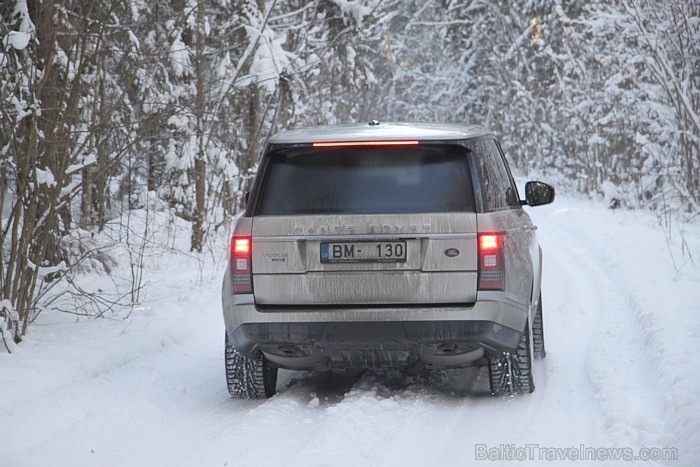 Jaunajam Range Rover ir skaidra un eleganta forma, kas izriet no jaunas Range Rover dizaina iezīmju interpretācijas, taču ievērības cienīgs ir «liekās Jaunajam Range Rover ir skaidra un eleganta forma, kas izriet no jaunas Range Rover dizaina iezīmju interpretācijas, taču ievērības cienīgs ir «liekās 87388