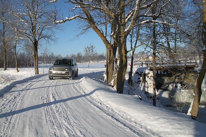 Range Rover ir pieejams ar 6 un 8 cilindru dīzeļmotoru, kā arī ar 8 cilindru benzīna motoru, kuram ir 510 zirgspēki Range Rover ir pieejams ar 6 un 8 cilindru dīzeļmotoru, kā arī ar 8 cilindru benzīna motoru, kuram ir 510 zirgspēki 87401