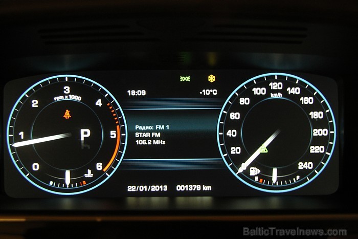 Jaunais Range Rover SDV8 Vogue ir izcils vāģis ceļošanai, jo braukšanas komforts ir etalons visiem SUV spēkratiem, kuri plāno doties garākos Eiropas v Jaunais Range Rover SDV8 Vogue ir izcils vāģis ceļošanai, jo braukšanas komforts ir etalons visiem SUV spēkratiem, kuri plāno doties garākos Eiropas v 87434