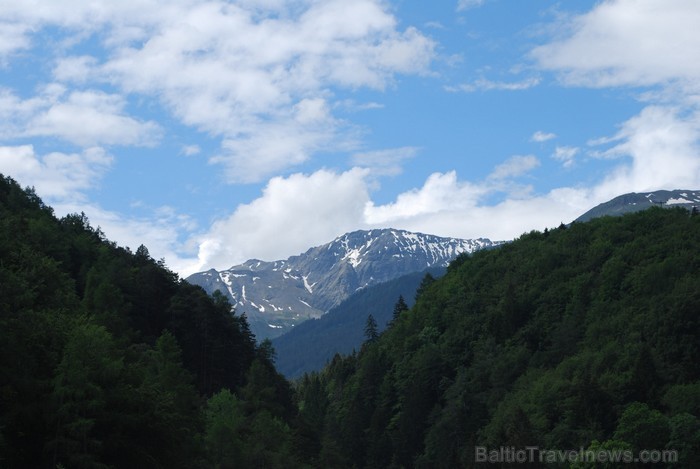 Šveices DA daļā atrodas vecākā Šveices pilsēta un kantona Graubünden galvaspilsēta - Chur. www.myswitzerland.com Šveices DA daļā atrodas vecākā Šveices pilsēta un kantona Graubünden galvaspilsēta - Chur. www.myswitzerland.com 87606