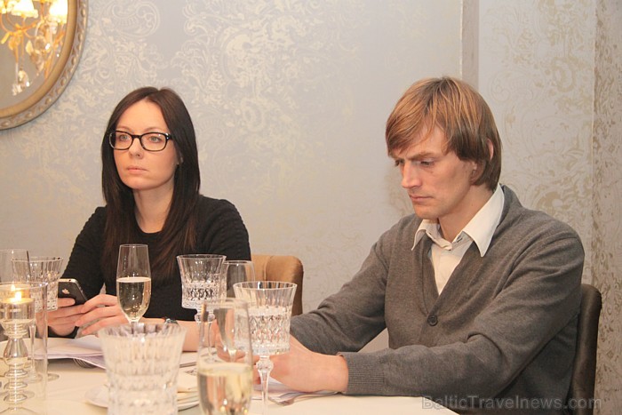 «Gada cilvēks tūrismā 2012» komisijas dalībnieks un «Gada cilvēks tūrismā 2011» balvas laureāts Andris Klepers (no labās) «Gada cilvēks tūrismā 2012» komisijas dalībnieks un «Gada cilvēks tūrismā 2011» balvas laureāts Andris Klepers (no labās) 87776