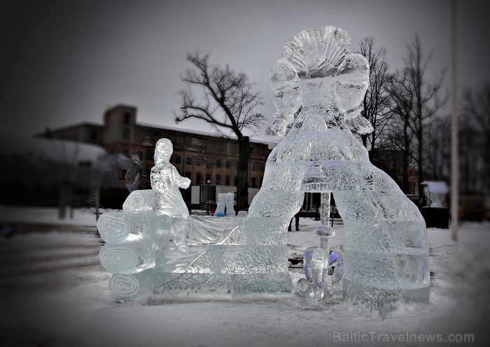 15. jubilejas gada skulptūras veidotas no rekordliela ledus daudzuma, bet skatītāji Jelgavā tika pārsteigti ar dažādiem priekšnesumiem un šoviem. www. 15. jubilejas gada skulptūras veidotas no rekordliela ledus daudzuma, bet skatītāji Jelgavā tika pārsteigti ar dažādiem priekšnesumiem un šoviem. www. 88120