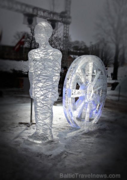 15. jubilejas gada skulptūras veidotas no rekordliela ledus daudzuma, bet skatītāji Jelgavā tika pārsteigti ar dažādiem priekšnesumiem un šoviem. www. 15. jubilejas gada skulptūras veidotas no rekordliela ledus daudzuma, bet skatītāji Jelgavā tika pārsteigti ar dažādiem priekšnesumiem un šoviem. www. 88125