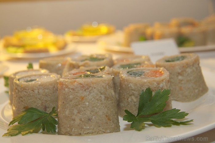 Latgales viesnīcas «Kolonna Hotel Rēzekne» restorāns «Rozalija» aicina uz lustīgajiem «Latgalīšu vokorim» - www.hotelkolonna.com Latgales viesnīcas «Kolonna Hotel Rēzekne» restorāns «Rozalija» aicina uz lustīgajiem «Latgalīšu vokorim» - www.hotelkolonna.com 88825