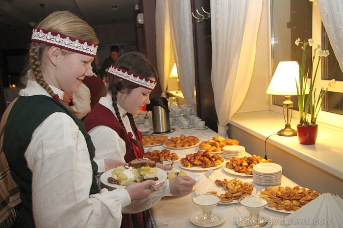 Latgales viesnīcas «Kolonna Hotel Rēzekne» restorāns «Rozalija» aicina uz lustīgajiem «Latgalīšu vokorim» - www.hotelkolonna.com Latgales viesnīcas «Kolonna Hotel Rēzekne» restorāns «Rozalija» aicina uz lustīgajiem «Latgalīšu vokorim» - www.hotelkolonna.com 88838