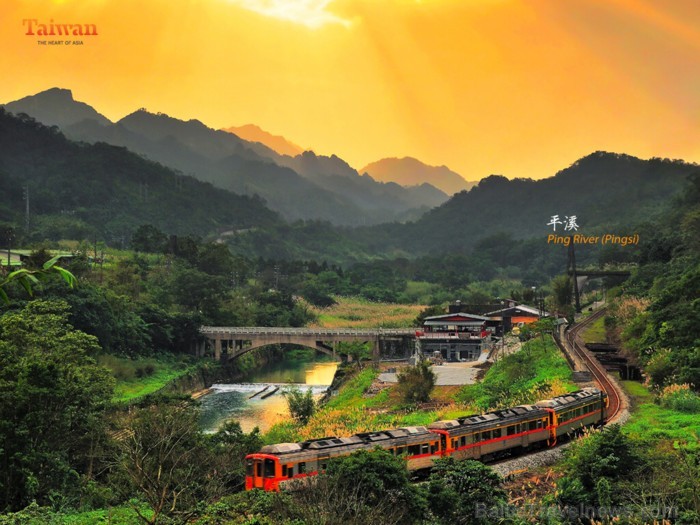 Ping upe ir nozīmīgs salas ūdens resurss. Ceļotāji var doties pa upi izbraucienos ar motorlaivām. Foto: www.taiwan.net.tw Ping upe ir nozīmīgs salas ūdens resurss. Ceļotāji var doties pa upi izbraucienos ar motorlaivām. Foto: www.taiwan.net.tw 88980