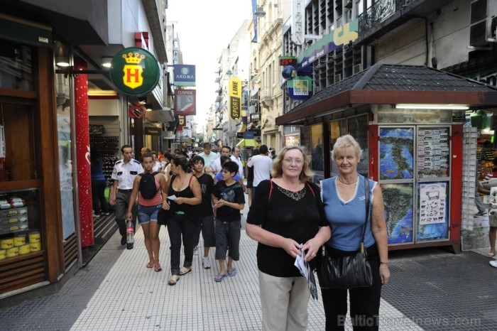 Mūsu viesnīca Buenos Aires bija tieši uz Calle Florida - lielākā iepirkšanās iela Buenos Aires - www.traveltime.lv Mūsu viesnīca Buenos Aires bija tieši uz Calle Florida - lielākā iepirkšanās iela Buenos Aires - www.traveltime.lv 89362