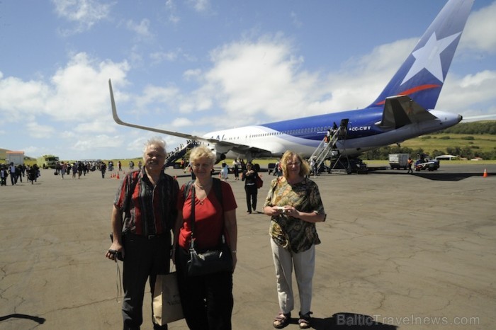Ieradāmies Lieldienu salā (vietējā Valodā - Rapa Nui) pēc 3000 km un 5 stundu reisa no Santiago. Lieldienu sala ir viena no pasaules visizolētākajām Ieradāmies Lieldienu salā (vietējā Valodā - Rapa Nui) pēc 3000 km un 5 stundu reisa no Santiago. Lieldienu sala ir viena no pasaules visizolētākajām 89380