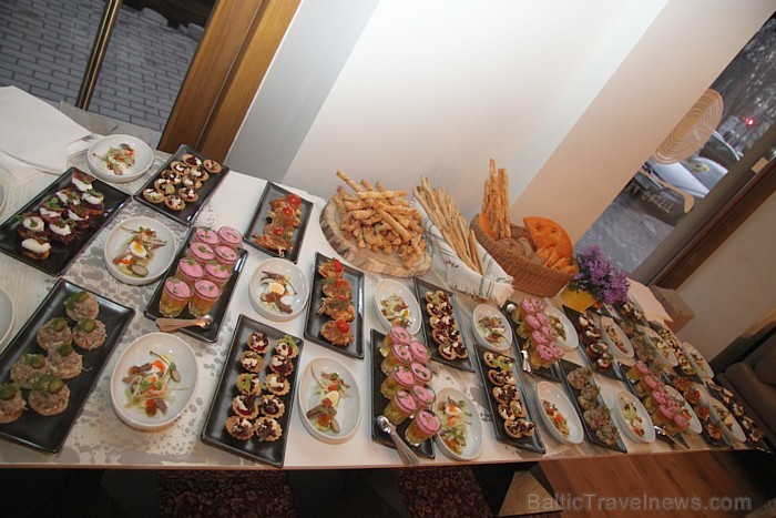 Restorānu tīkls «HEs Group» ar oficiālu pasākumu atver 6.03.2013 Rīgā jaunu restorānu-bistro «Priedaine» (Strēlnieku ielā 1A) - www.bistropriedaine.lv Restorānu tīkls «HEs Group» ar oficiālu pasākumu atver 6.03.2013 Rīgā jaunu restorānu-bistro «Priedaine» (Strēlnieku ielā 1A) - www.bistropriedaine.lv 89490