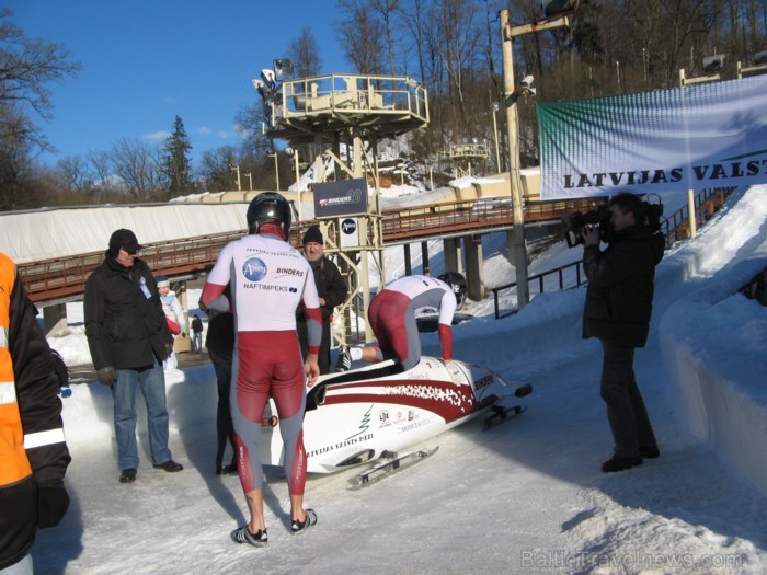 Par «Binders/Arčers» kausa bobslejā divniekiem uzvarētājiem kļuva Oskars Melbārdis un Daumants Dreiškens, aiz kuriem attiecīgi otrajā un trešajā vietā Par «Binders/Arčers» kausa bobslejā divniekiem uzvarētājiem kļuva Oskars Melbārdis un Daumants Dreiškens, aiz kuriem attiecīgi otrajā un trešajā vietā 90009