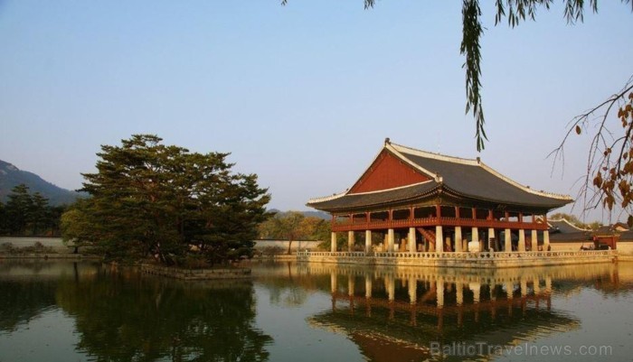 Gyeongbokgung pils. Šī bijusi Joseon dinastijas pils – galvenā mītnes vieta. Šeit karalis satika savu galmeniekus un vadīja valsts pārvaldi - www.vis Gyeongbokgung pils. Šī bijusi Joseon dinastijas pils – galvenā mītnes vieta. Šeit karalis satika savu galmeniekus un vadīja valsts pārvaldi - www.vis 90179