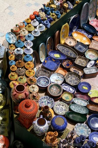 Tirdziņš Mini Souk atrodas uz Tunisijas lielākās salas - Džerbas. Te var ne tikai iegādāties vietējo amatnieku izstrādājumus, bet arī iepazīt Tunisija Tirdziņš Mini Souk atrodas uz Tunisijas lielākās salas - Džerbas. Te var ne tikai iegādāties vietējo amatnieku izstrādājumus, bet arī iepazīt Tunisija 90407