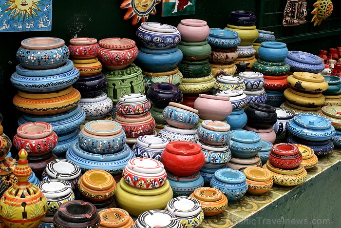 Tirdziņš Mini Souk atrodas uz Tunisijas lielākās salas - Džerbas. Te var ne tikai iegādāties vietējo amatnieku izstrādājumus, bet arī iepazīt Tunisija Tirdziņš Mini Souk atrodas uz Tunisijas lielākās salas - Džerbas. Te var ne tikai iegādāties vietējo amatnieku izstrādājumus, bet arī iepazīt Tunisija 90408