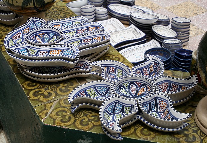 Tirdziņš Mini Souk atrodas uz Tunisijas lielākās salas - Džerbas. Te var ne tikai iegādāties vietējo amatnieku izstrādājumus, bet arī iepazīt Tunisija Tirdziņš Mini Souk atrodas uz Tunisijas lielākās salas - Džerbas. Te var ne tikai iegādāties vietējo amatnieku izstrādājumus, bet arī iepazīt Tunisija 90409