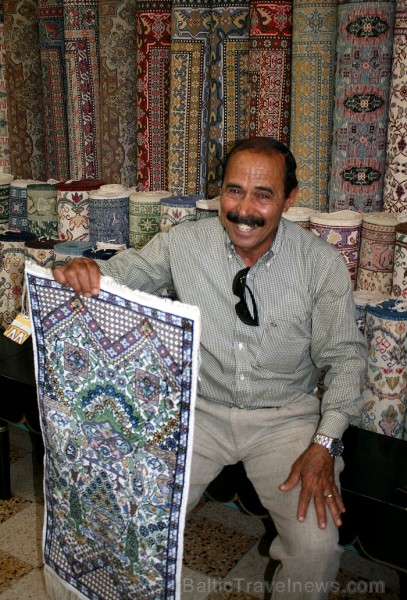Tirdziņš Mini Souk atrodas uz Tunisijas lielākās salas - Džerbas. Te var ne tikai iegādāties vietējo amatnieku izstrādājumus, bet arī iepazīt Tunisija Tirdziņš Mini Souk atrodas uz Tunisijas lielākās salas - Džerbas. Te var ne tikai iegādāties vietējo amatnieku izstrādājumus, bet arī iepazīt Tunisija 90423