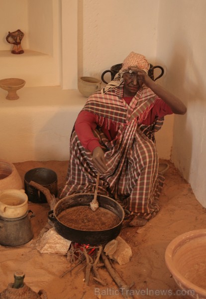 Guellala ciematā (Džerba, Tunisija) atrodas etnogrāfijas muzejs. Te var iepazīt Tunisijas tautas vēsturi: tradīcijas, paražas, kāzu rituālus, bērna pi Guellala ciematā (Džerba, Tunisija) atrodas etnogrāfijas muzejs. Te var iepazīt Tunisijas tautas vēsturi: tradīcijas, paražas, kāzu rituālus, bērna pi 90431