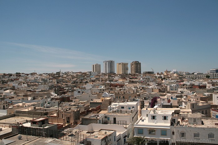 Susa ir Tunisijas trešā lielākā pilsēta. Tās vecpilsēta atrodas aiz 2 km garas aizsargsienas, kura tika uzcelta 859. gadā. Vecpilsēta ir iekļauta UNES Susa ir Tunisijas trešā lielākā pilsēta. Tās vecpilsēta atrodas aiz 2 km garas aizsargsienas, kura tika uzcelta 859. gadā. Vecpilsēta ir iekļauta UNES 90720
