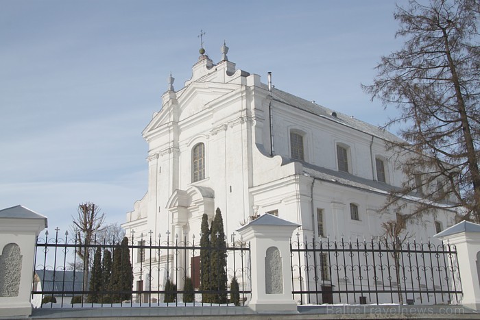 Valsts nozīmes arhitektūras piemineklis. Krāslavas katoļu baznīca – spilgtākais baroka arhitektūras paraugs Latgalē, tā būvēta no 1755. - 1767.gada Valsts nozīmes arhitektūras piemineklis. Krāslavas katoļu baznīca – spilgtākais baroka arhitektūras paraugs Latgalē, tā būvēta no 1755. - 1767.gada 90909