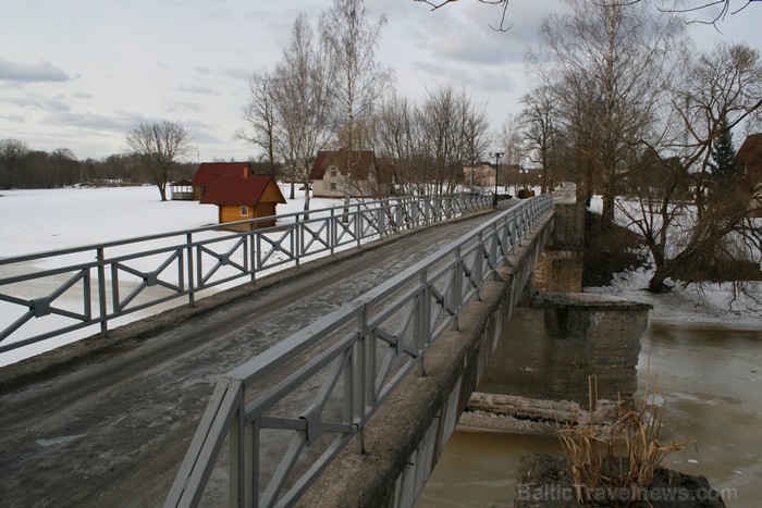 Rekontruētais Marijas tilts Ērberģē. Tā kā tilts pastāv jau kopš baronu laikiem, vasarās tiek rīkoti tiltam veltīti svētki. Rekontruētais Marijas tilts Ērberģē. Tā kā tilts pastāv jau kopš baronu laikiem, vasarās tiek rīkoti tiltam veltīti svētki. 91144